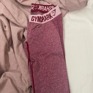 Gymshark tights - Riktigt sköna tights från gymshark i storlek S! Använda Max 3 gånger, köpta för ca 600-700 kr