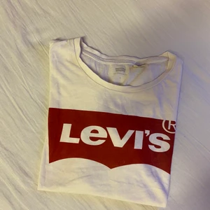 LEVIS t-shirt - Vit levis tisha ✨