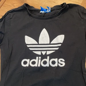 Adidas t shirt  - Adidas t shirt i storlek xs