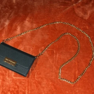 Ideal of Sweden skal för iPhone XR - En jättesnygg skal för iphone XR, helt ny, oanvänd, köptes för 500kr prisen kan diskuteras 