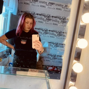 Gant t-shirt, storlek 158/164. - Säljer då en Gant t-shirt då den knappt kommit till användning. Den är i storlek 158/ 164. Ny pris 349.