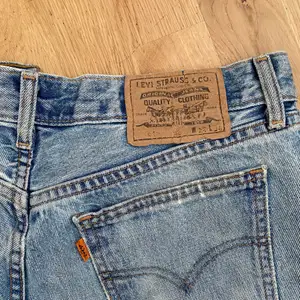 Säljer ett par superfina Levis shorts som är för stor. Frakt tillkommer