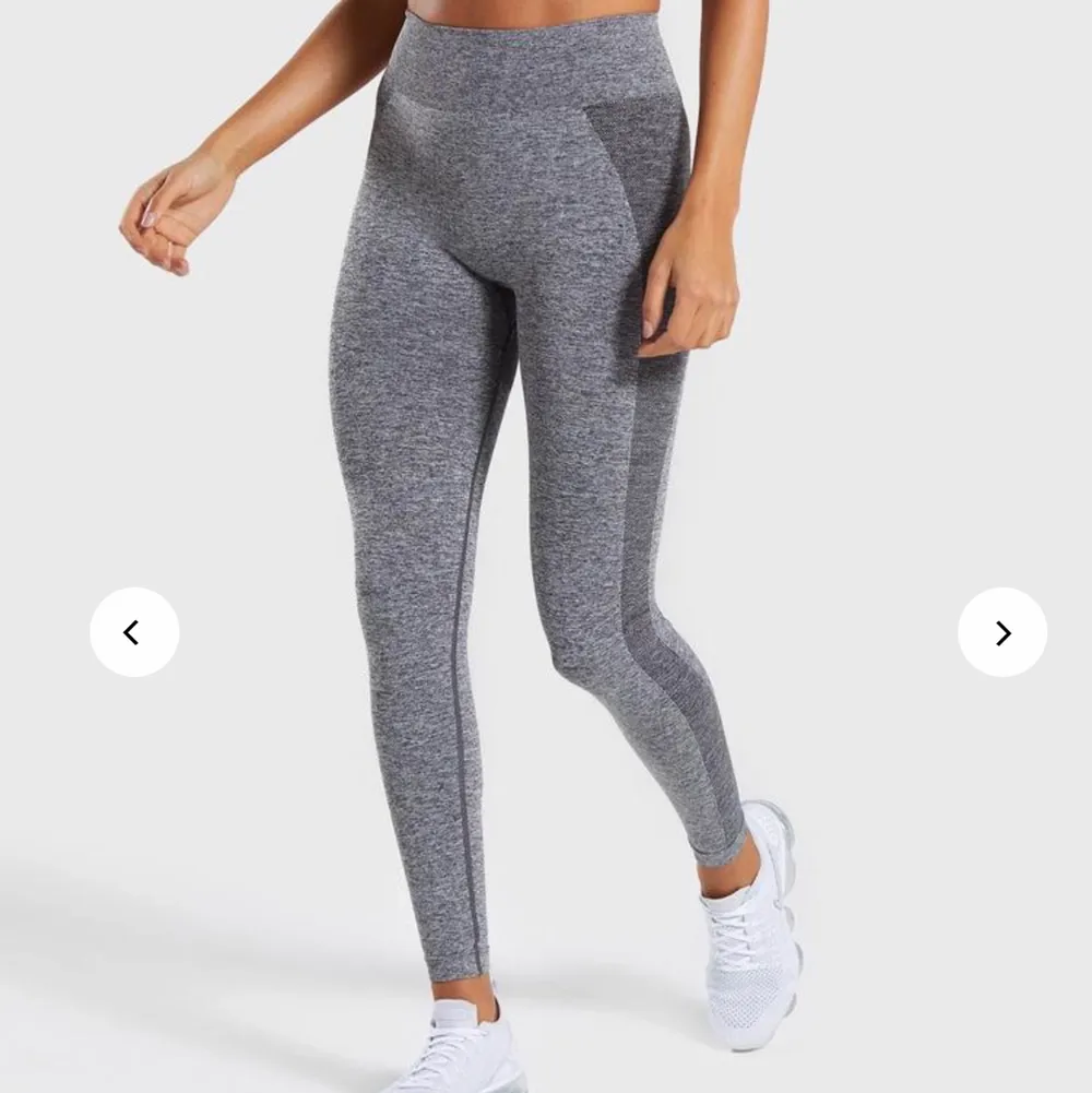 Helt oanvända gymshark tights. Den här färgen är helt slutsåld på deras hemsida. Modellen heter Flex High Waisted Leggings. XS men väldigt stretchiga, passar också S. Jeans & Byxor.