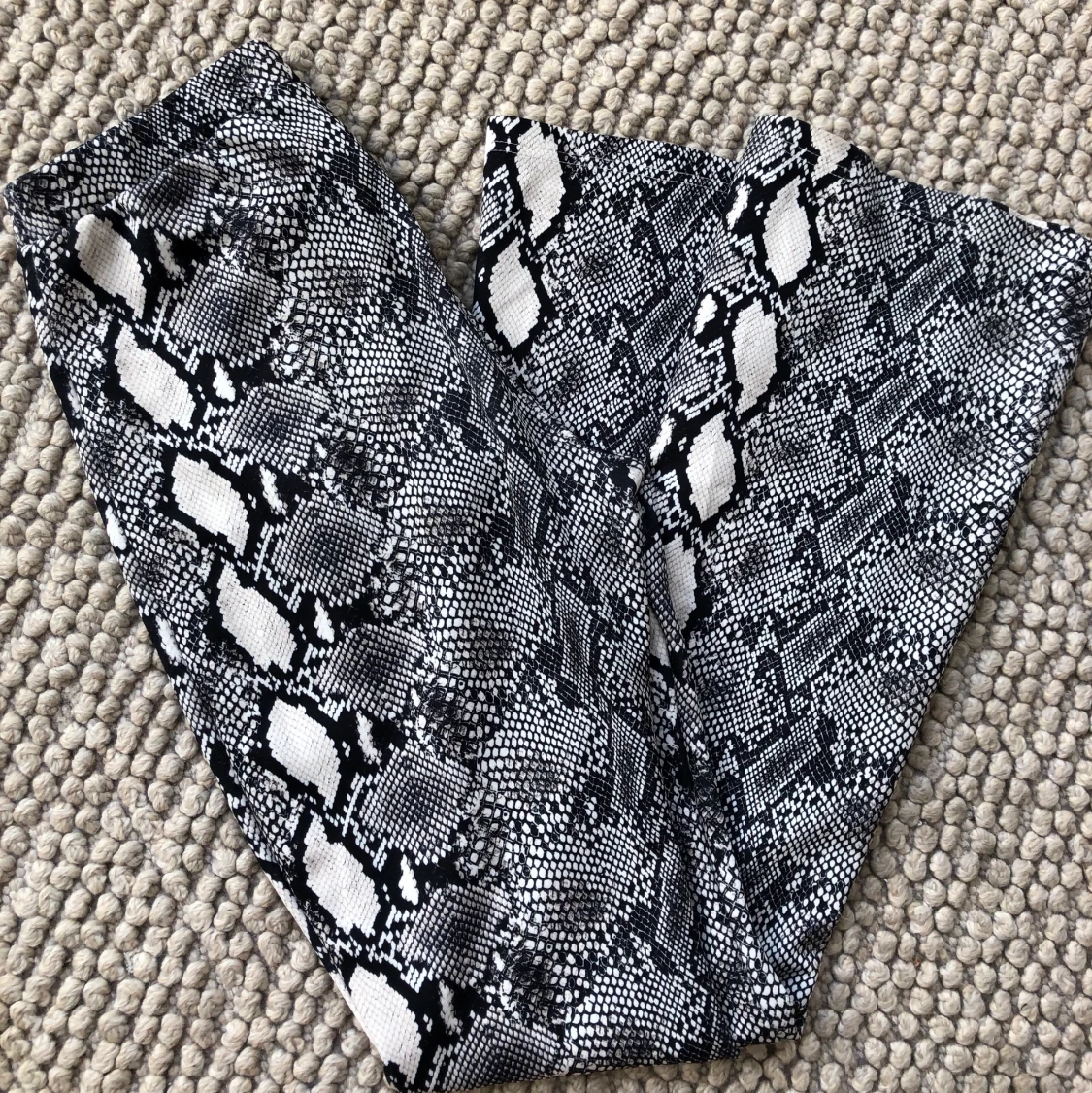 Byxor med ormmönster - 90