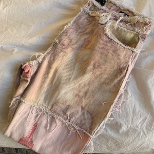 Jaded london - Jeans från jaded London, strl waist 30, boyfriend fit. Dem passar mig som är 173 cm. Supersnygg fit och supermjuka och sköna. Använda 1 gång.