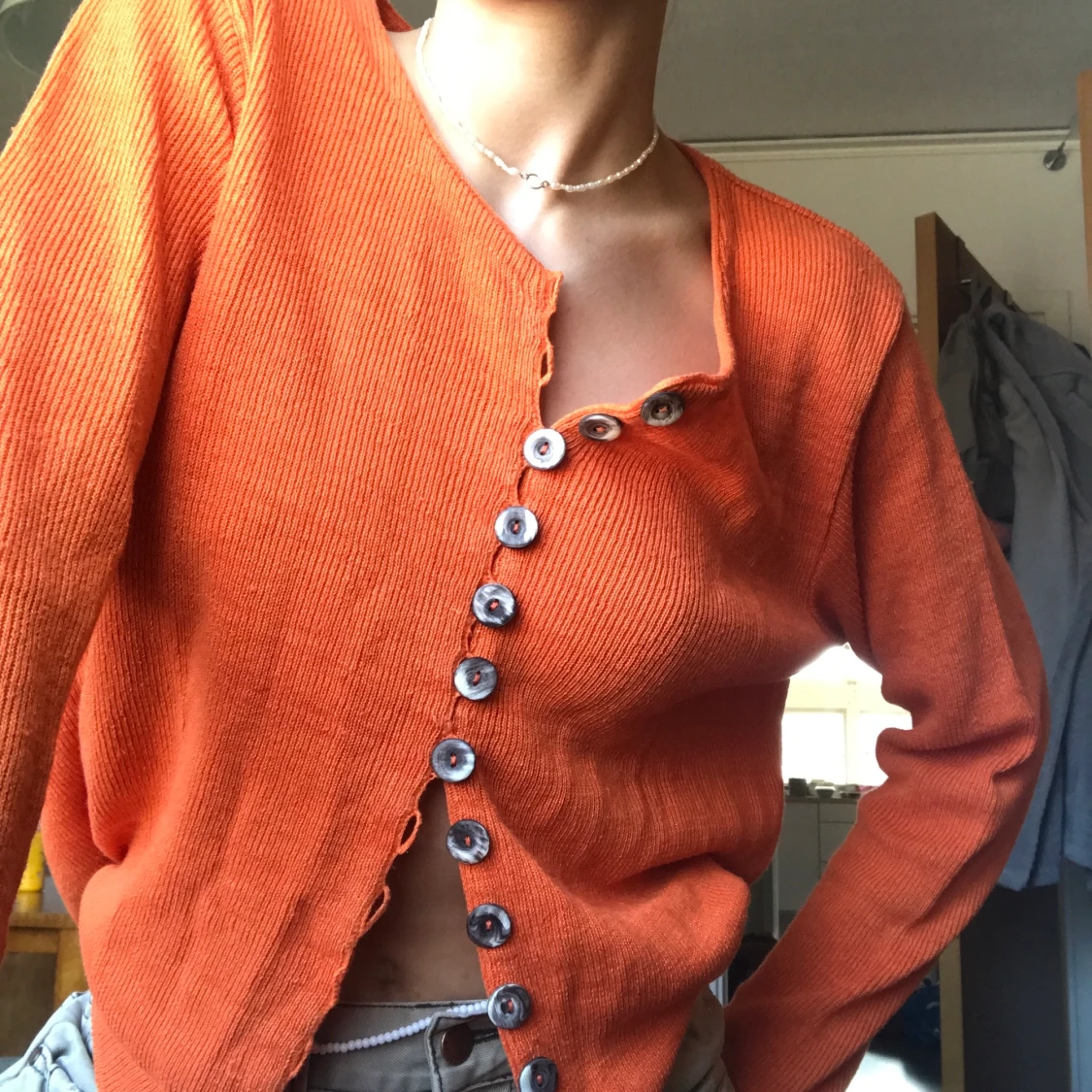 Orange cardigan med fin knäppning - 90