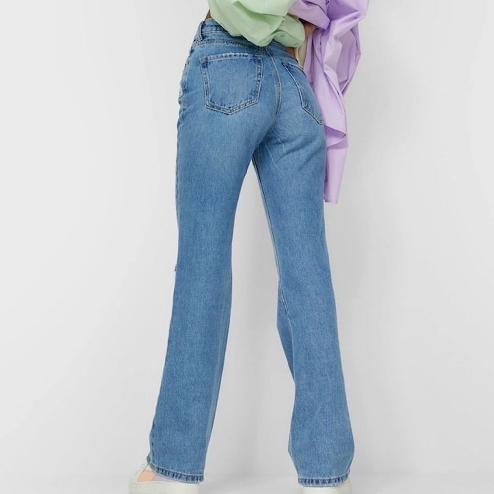 Super snygga jeans från Stradivarius som är helt oanvända! Taggen finns till och med kvar. Säljer då de tyvärr var för stora för mig. . Jeans & Byxor.