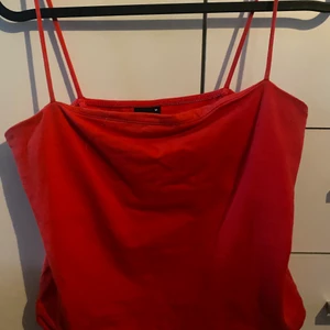 Tank top - As snygg tank top/croppat linne, storlek M 