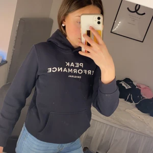 Peak performance tröja - En tröja från peak performance som är sjukt bekväm. Använd men bra skick