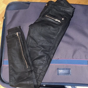 Gina tricot  - Svarta skinn Gina tricot 