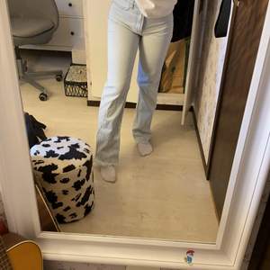 chiquelle ”Straight Leg Denim Jeans” säljs för 170 kr+ frakt. 