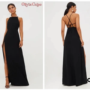 Maxidress  - Långklänning med slits och öppen rygg! Super fin, från pretty little thing. Har en i strl 38 och en i strl 40! Bara testade ☺️ köparen betalar frakt 