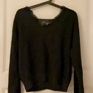 sweater - Svart,stickad 