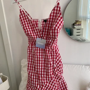 Missguided klänning - Superfin klänning från Missguided, oanvänd med prislappen kvar!! Helt nyskick ❤️