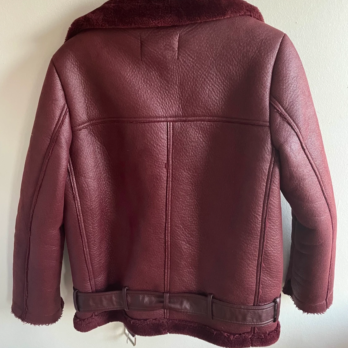 Fodrad skinnjacka från Zara  - 90