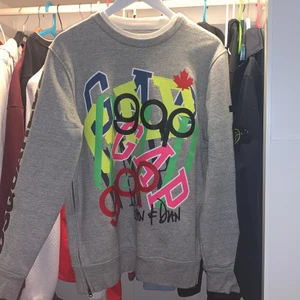 DsquerdXgap - En dsquerdXgap tröja i bra skick inte använt mycket alls bara fåtal gånger sällsynt tröja då den varit slut såld från de mesta ställen säljer för 500kr 