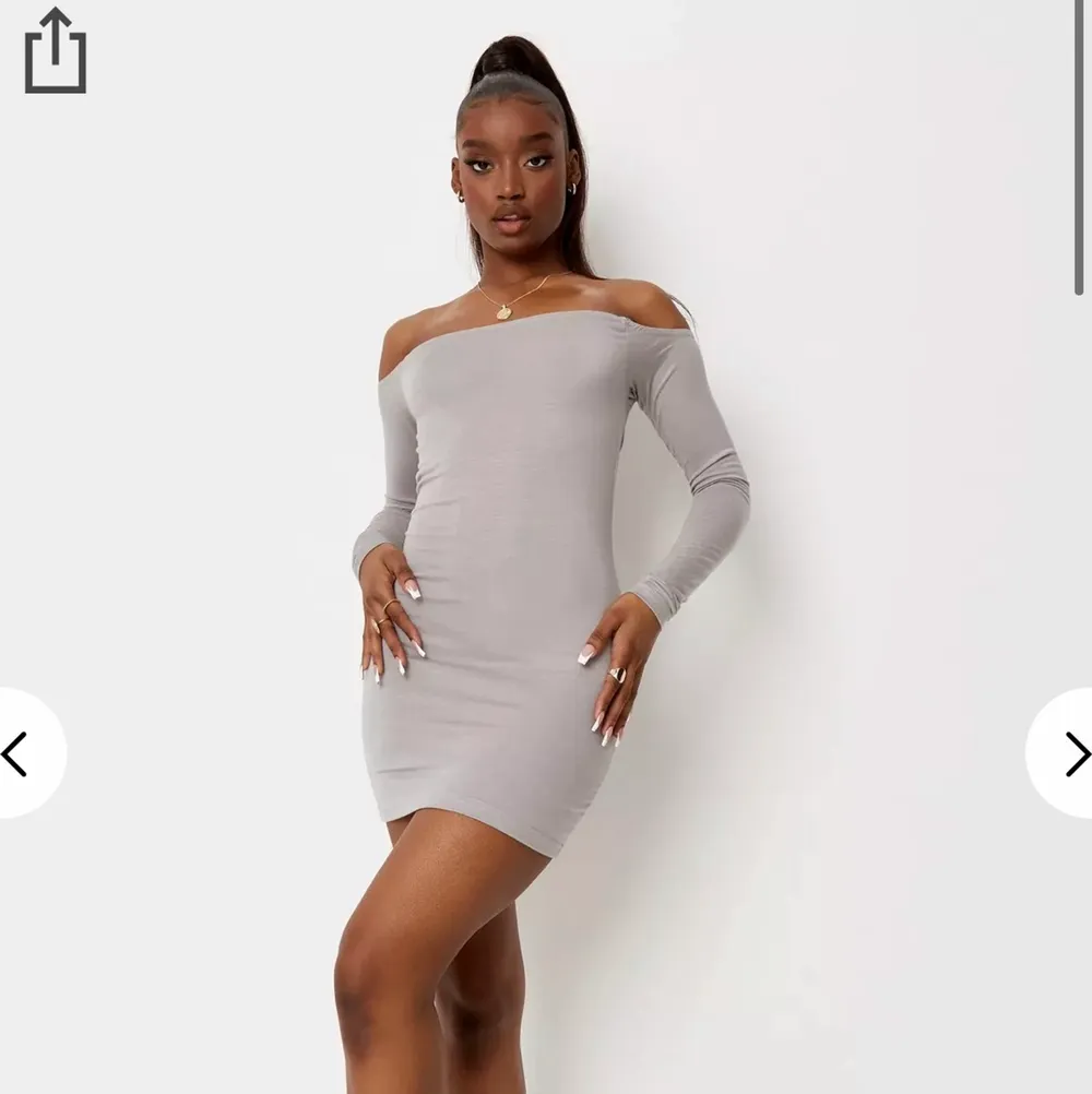 Helt oanvänd klänning från missguided i storlek 36, tags finns kvar . Klänningar.