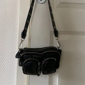 Väska!!! - Vill du verkligen bli av med denna väska skriv om du är intresserad❤️