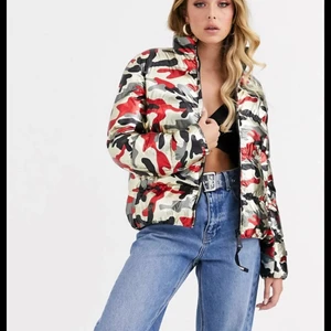 Juicy Coutur puffer jacket gold camo  - Storlek S , fint skick.