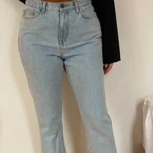 Jeans Wide leg - NLY jeans breda nedtill. Aldrig använt. Mycket gott skick. Strl 38 