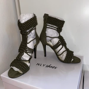 Klackskor från Nelly Strl 38 - Klackskor från Nelly (höjd ca 8 cm) i storlek 38 som aldrig blivit använda. Säljer för 200kr