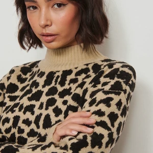 Leopard tröja  - Snygg stickad tröja med leopardmönster, från Nakd i storlek M