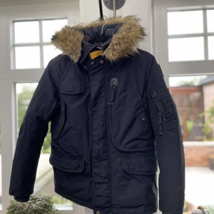 Pj jacka - Två år gammal. Andvänd en vinter knappt. Pris kan diskuteras