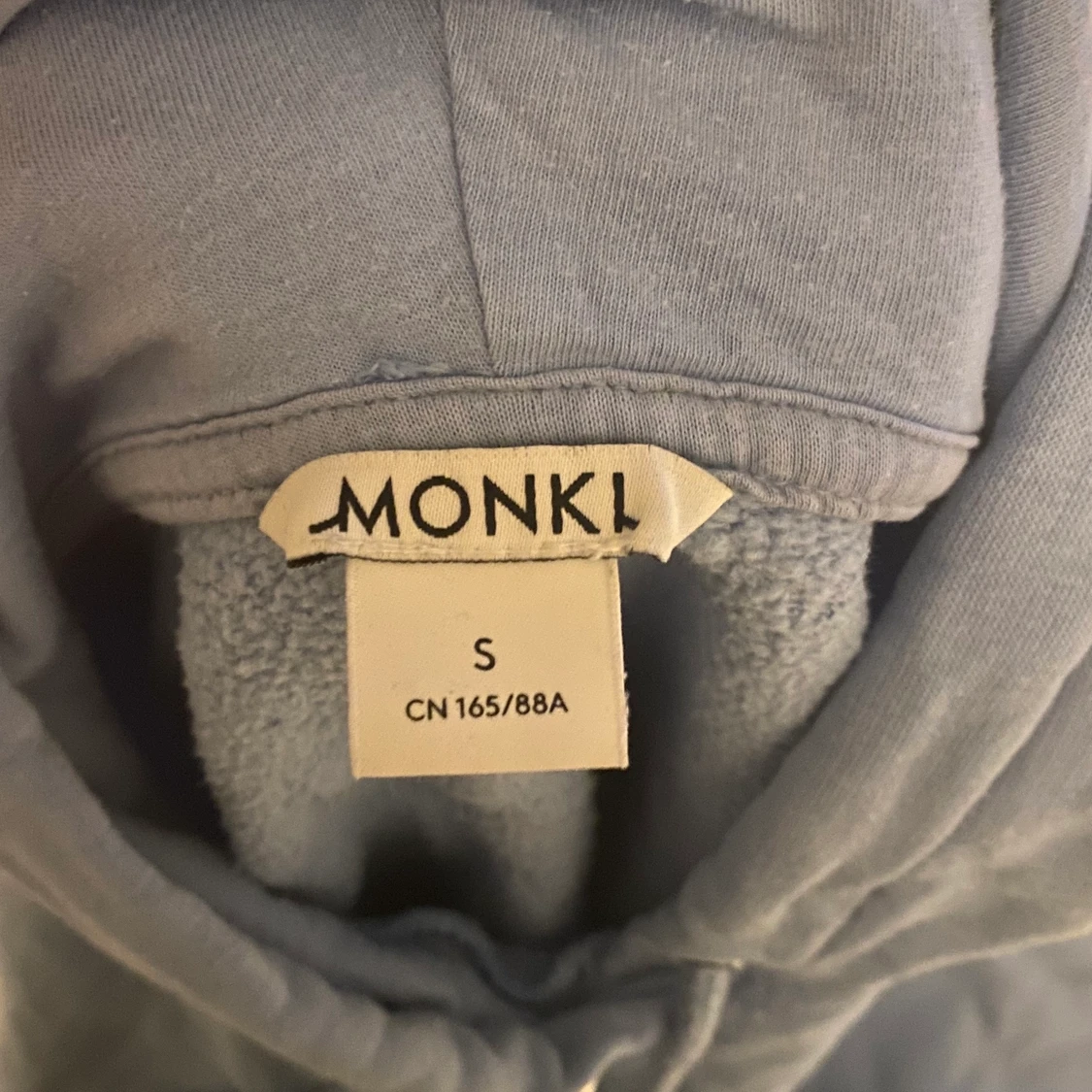 Ljusblå hoodie - 91