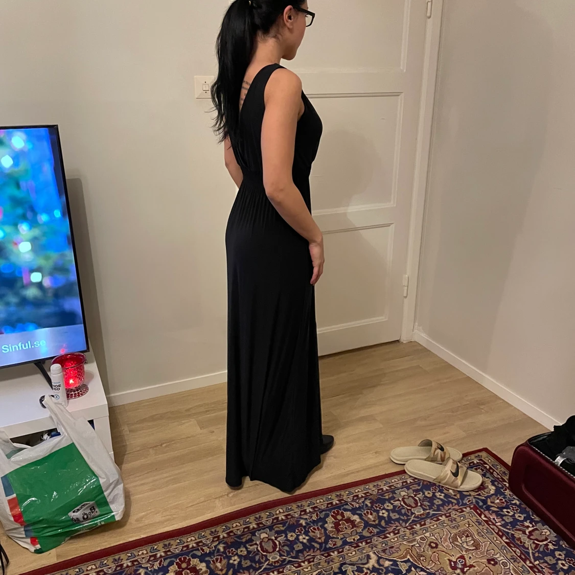 Lång svart klänning  - 90