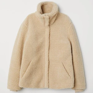H&M - teddy jacka 🌻 - Teddy jacka som är använd men i fint skick ✨