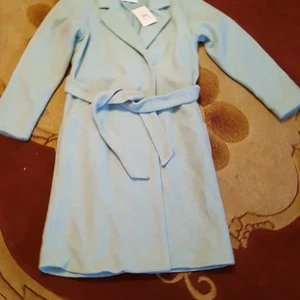 Helt ny kappa.  - Helt ny kappa, prislappen sittar kvar. Ny butik pris 799kr mitt pris 300kr .