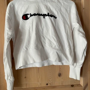 Champion hoodie  - Säljer min vita champion hoodie i storlek S. Mycket fint skick!