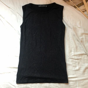 2000s linne - Jätte fint glittrigt 2000s linne i fint skick! Köparen står för frakten <3