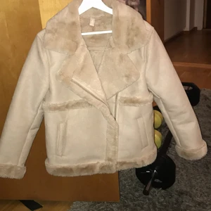 H&M - Fuskpäls/skinn aldrig använd 