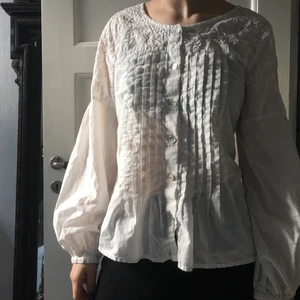 Söt sommartopp - Sommrig topp i vintage stil bra skick och stor passform