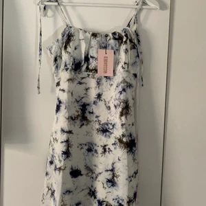 Klänning  - Plus frakt 