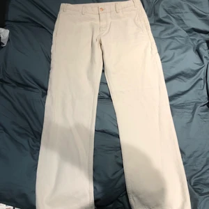 Beiga carpenterpants - Snygga vintage carpenterbyxor från Urban outfitters och märket dubbleware. Fanns bara i ett  begränsat antal, och är nästan helt oanvända. 