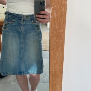 Snygg jeanskjol - Snygg jeanskjol i strl 38