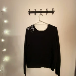 Tröja med dekoration  - Kommer inte längre till användning! Gott skick 