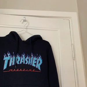 Thrasher hoodie - Limited edition thrasher hoodie som inte riktigt passar mig längre! Strlk: XS/S. Frakt tillkommer!