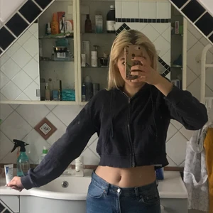 Brandy Melville kofta - Snygg brandy Melville kofta jag köpte för ett tag sen men som inte kommit till användning. 🌸