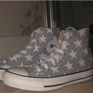 Skor 💕 - Köpta här på plick säljer för att dom är försmå 😭😢 ( buda i kommentarerna 😃 om nån vill så kan jag byta dom mot ett par andra skor i storlek 39-40