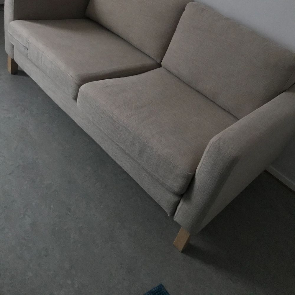 Beige soffa med två sits | Plick Second Hand