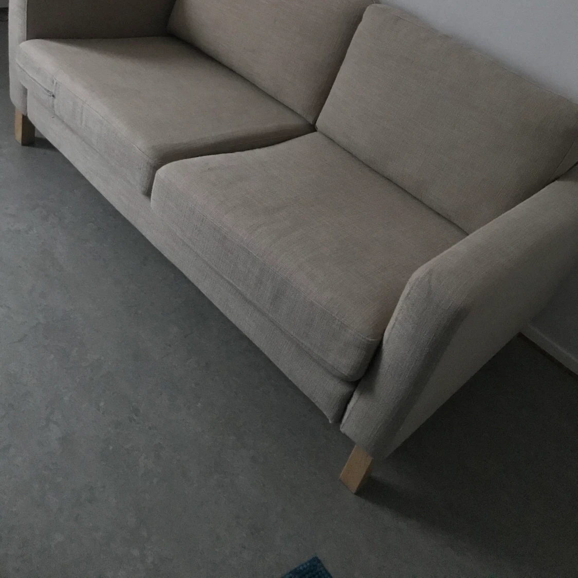 Beige soffa med två sits - 91
