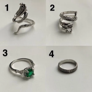 Smycken  - Säljer massor med smycken. Ringarna: 40 kr styck. (Ormringen är justerbar och passar alltså alla storlekar) Säljer kedjan med stjärnor på bild 2, 80 kr. Frakt tillkommer på 21 kr. Kan samfrakta flera smycken. Hör av er vid intresse och för mer information✨ Ring 1: Såld, Ring 3: Såld, Ring 4: Såld, Kedja med stjärnor: Såld