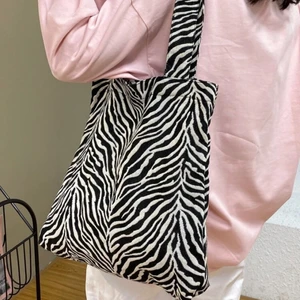 Tygpåse - Zebramönstrad tygkasse🤍