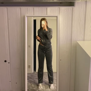 Gina tricot sätt strl M - Gina tricot sätt i strl M🥰 säljer pågrund av att det tyvärr inte kommer till användning. Köp båda för 170kr eller en av dom för 80kr❤️