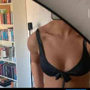 Silvrig bikinitopp zara - Assnygg topp S 80kr ink frakt 