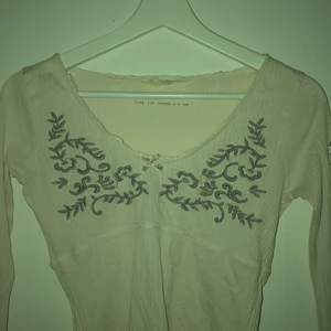 Odd Molly tröja  - Säljer då denna tröja ifrån odd Molly, vet inte rikgit vilken storlek men skulle säga att den passar xs-m ✨💕 pris 50kr + frakt