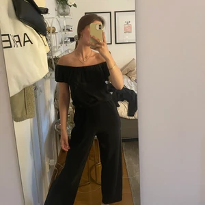 Jumpsuit - Skitsnygg jumpsuit men använder bara inte längre! Jättebekväm och även stretchig! Skriv vid frågor💕